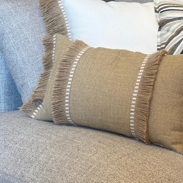 Cojín camel doble fleco 50X30 | Relleno Premium incluido | Tapidecor