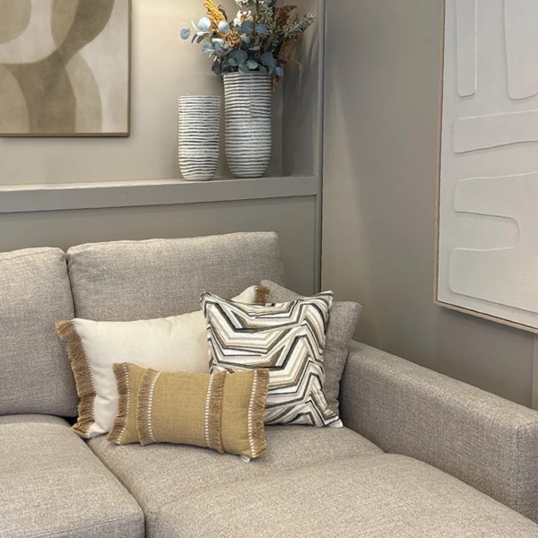 Cojín camel doble fleco 50X30 | Relleno Premium incluido | Tapidecor