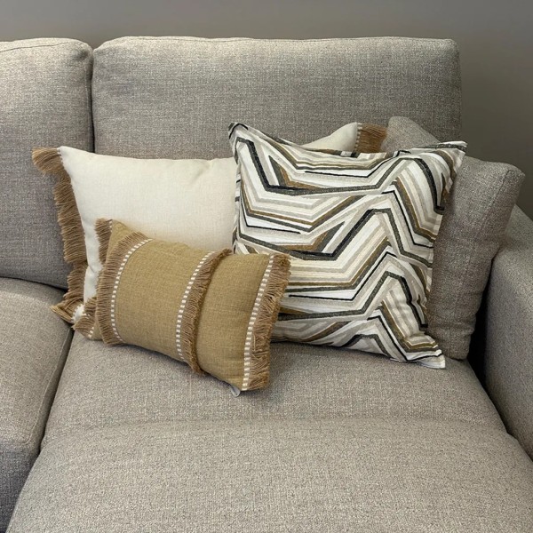 Cojín camel doble fleco 50X30 | Relleno Premium incluido | Tapidecor