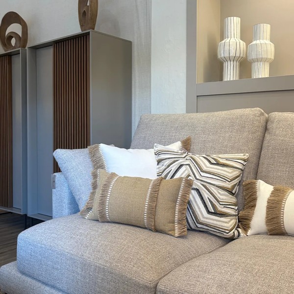 Cojín camel doble fleco 50X30 | Relleno Premium incluido | Tapidecor