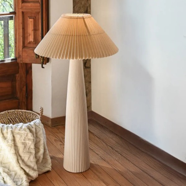 LAMPARA PIE ACANALADA CERAMICA BLANCA CON PANTALLA 54X54X102 CM