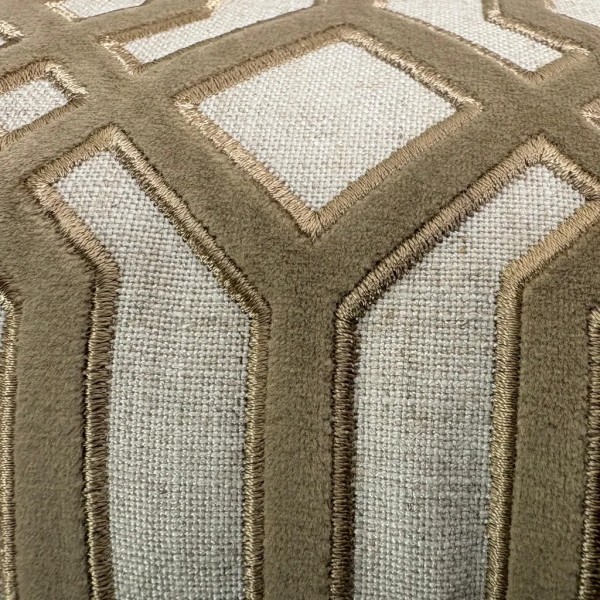 Cojín Geométrico Terciopelo camel pest. mín. 60X40 Relleno premium incluido