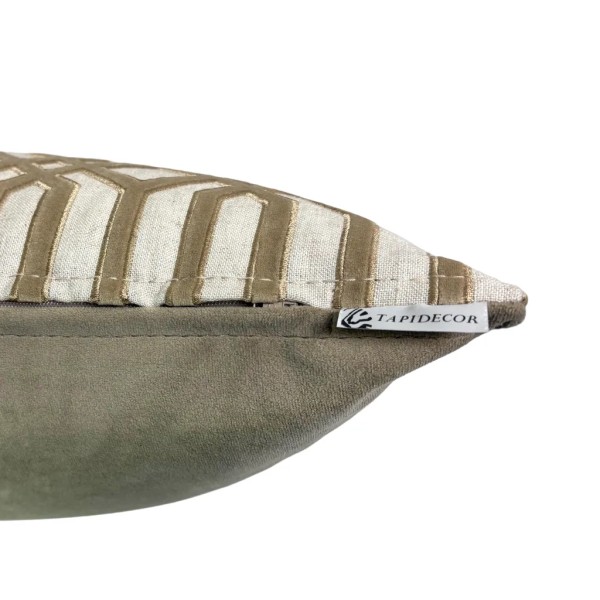 Cojín Geométrico Terciopelo camel pest. mín. 60X40 Relleno premium incluido