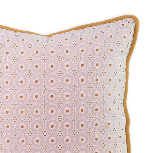 Cojín bordado 35×35 Liberty Camel – Elegancia y confort para dormitorio y sofá