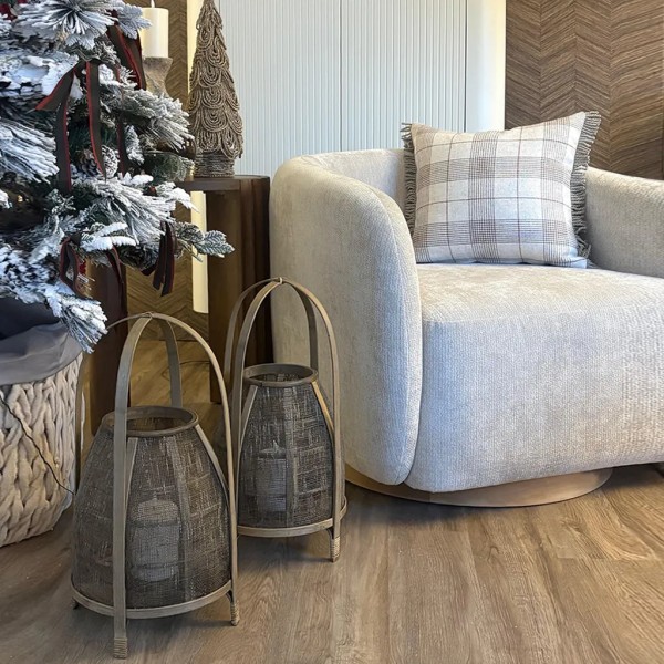 Cojín cuadros fondo beige fleco rizado caqui 50X50 Relleno Premium incluido