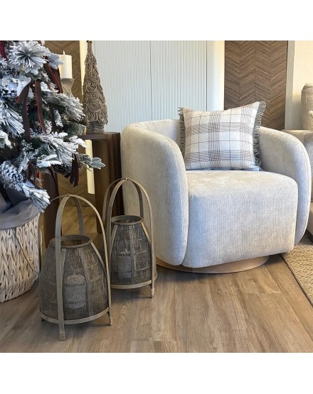 Butaca giratoria respaldo redondeado gris marfil base madera 2