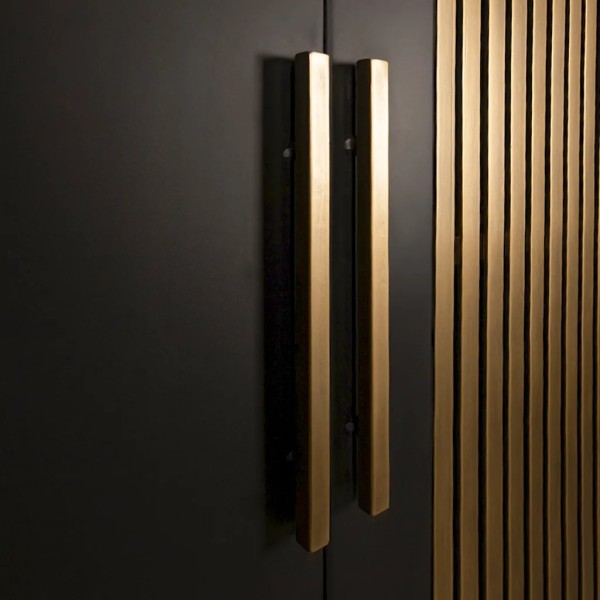 Armario negro y dorado de metal para comedor | Tapidecor