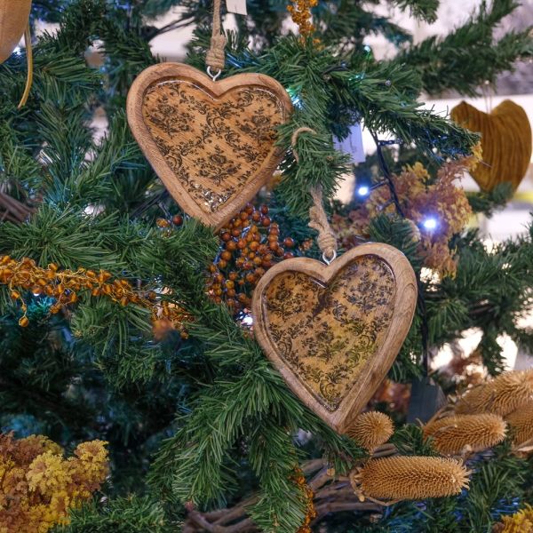 Corazón colgante madera labrada 17x17x1